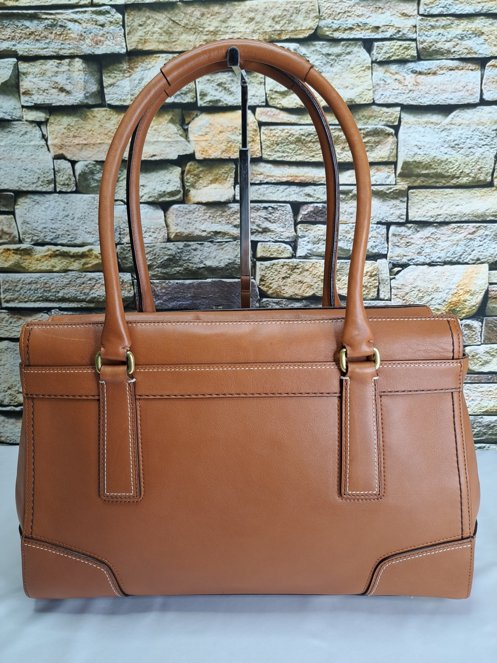COACH 'HAMPTONS' CARRYALL TURNLOCK SATCHEL GLOVE-TANNED LEATHER, w/DUST BAG - Picture 3 of 16